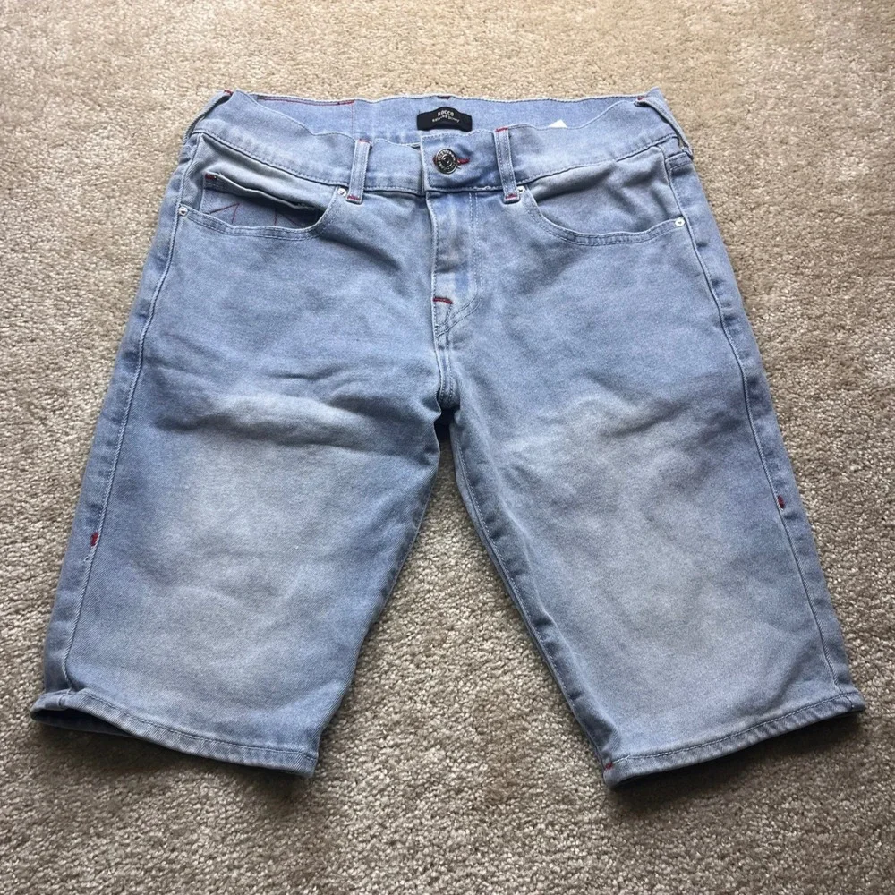 True Religion Rocco Relaxed Skinny Denim Shorts Light Wash Red Stitch Mens 30